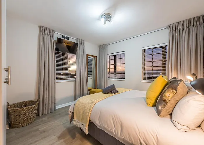 Beacon Wharf , George Hay 3 Holiday Accommodation